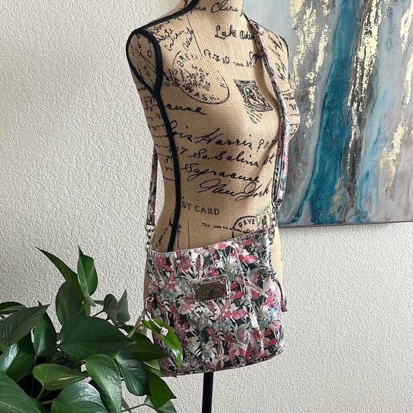 Nicole by Nicole Miller Shoulder Bag/Multicolor Flower Print gently - Picture 2 of 11